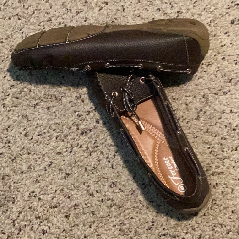 Forever Comfort Women's Brown Moccasins with Gold Accents - Picture 3 of 4